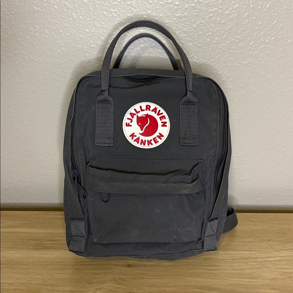 Fjallraven Kanken Mini Backpack Unisex in Super Gray - Picture 15 of 15